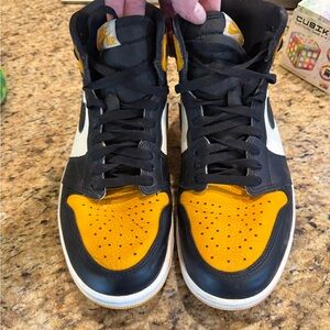 Nike jordan 1 retro high OG taxi Black and yellow High-Top Sneakers